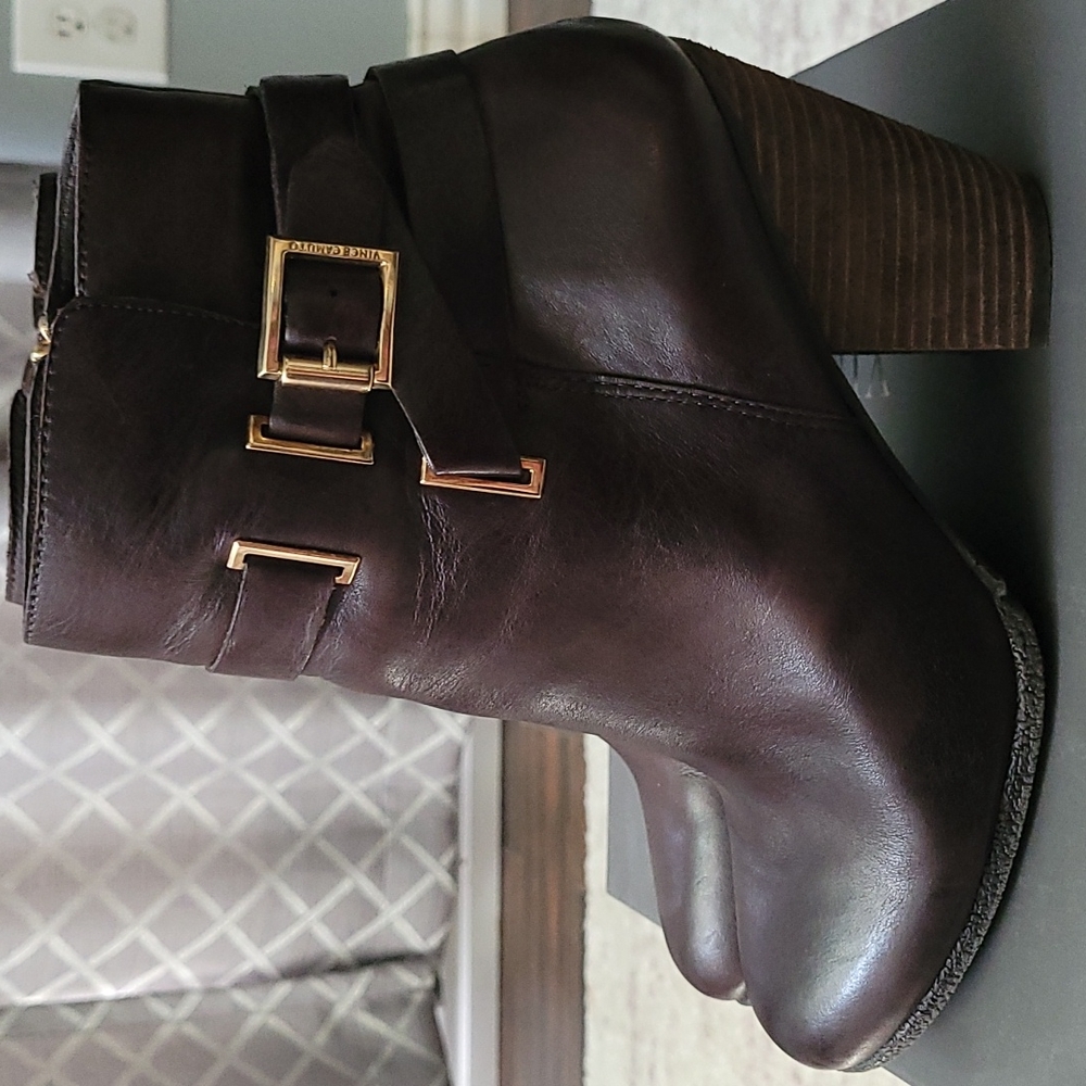 EUC Brown leather booties.